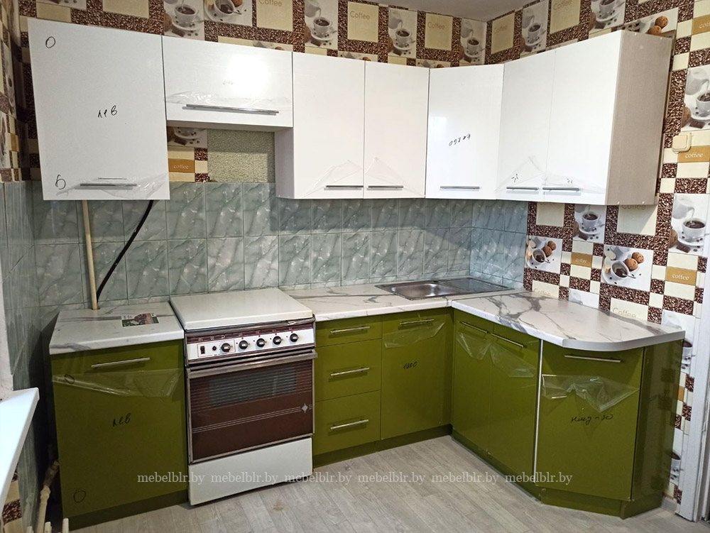 Маленькая угловая кухня Сапер мебель