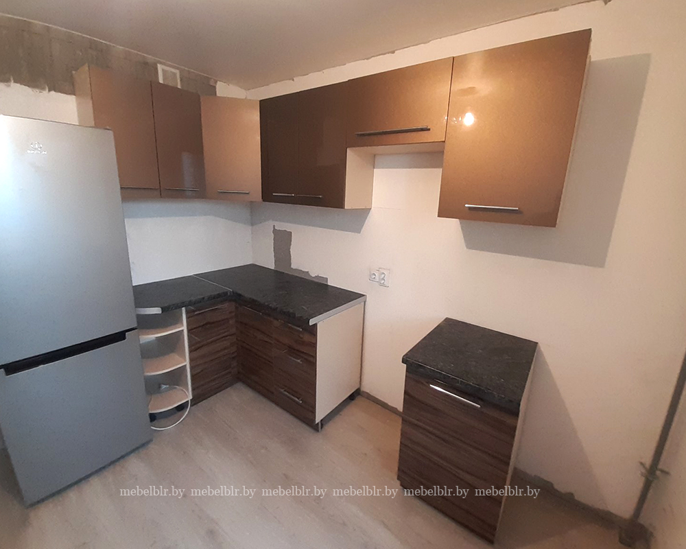 Маленькая угловая кухня Сапер мебель