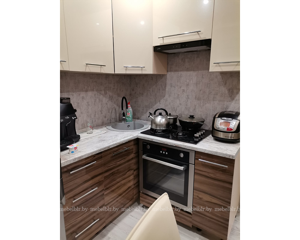 Маленькая угловая кухня Сапер мебель